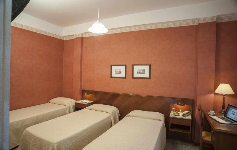 Economy Room image 2