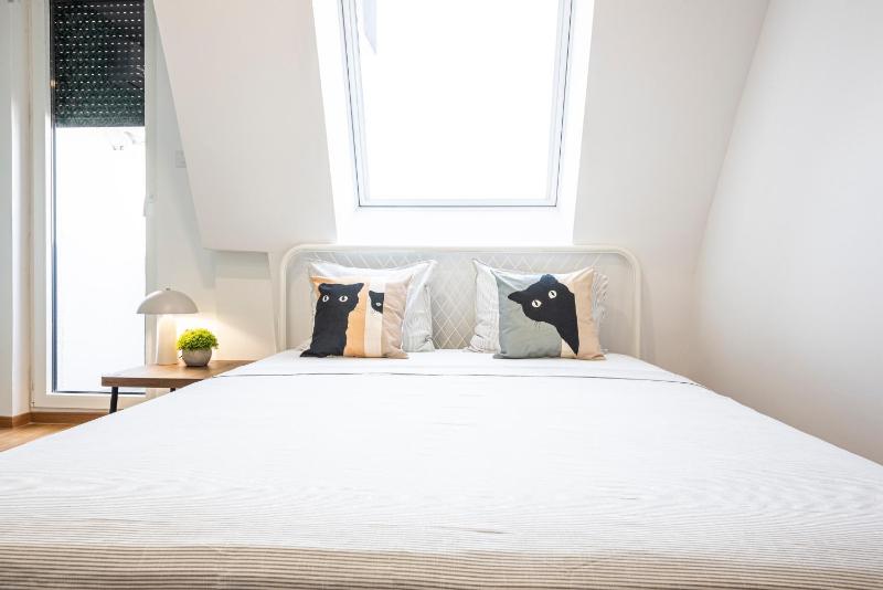 Modern Bright Studio-Free private parking-Fast Wi-Fi - image 16