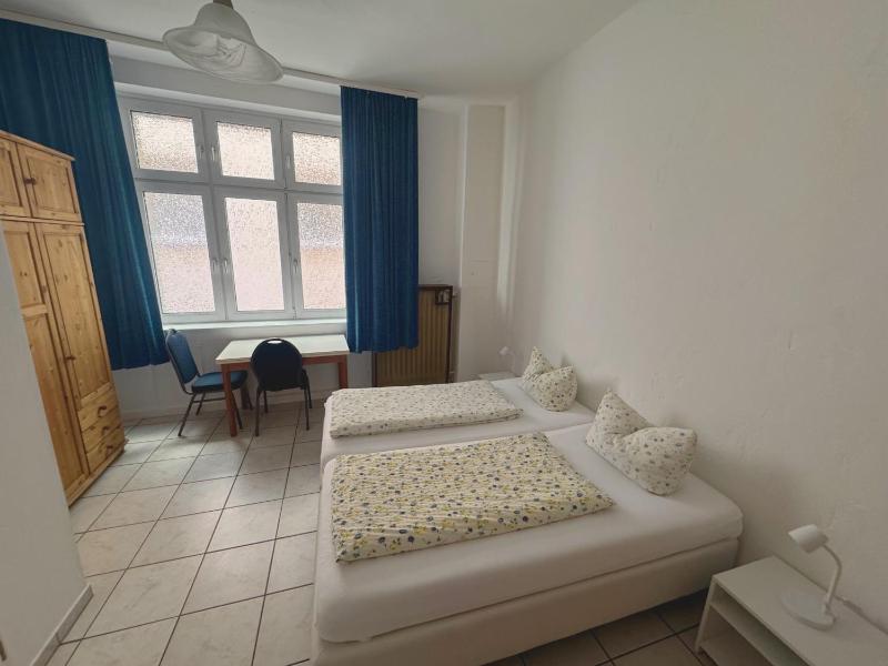 Twin Room image 4