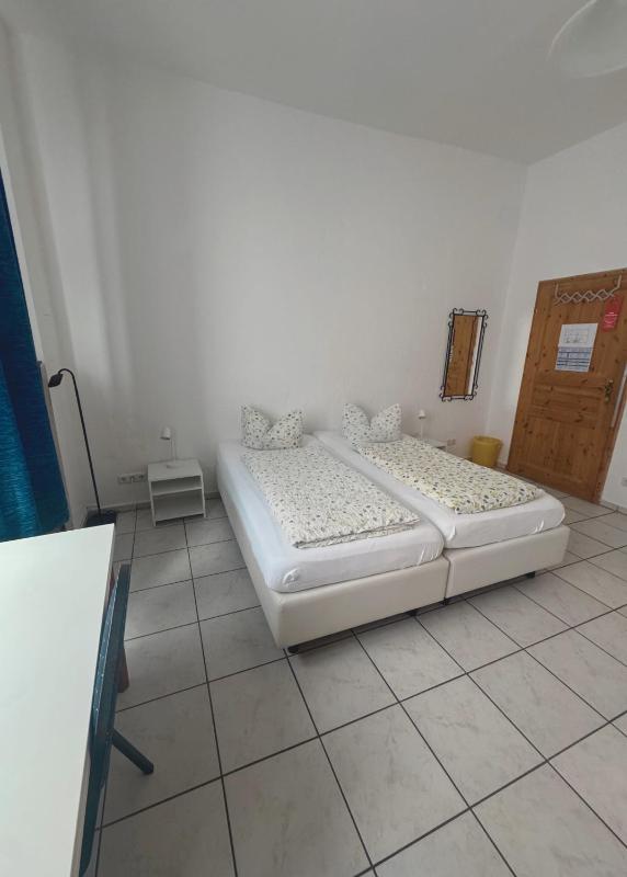Twin Room image 3