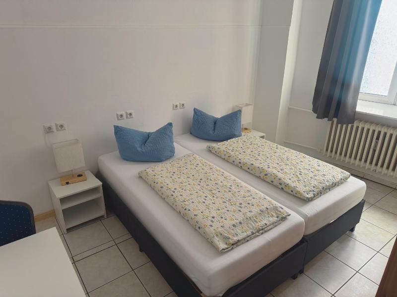 Twin Room image 2
