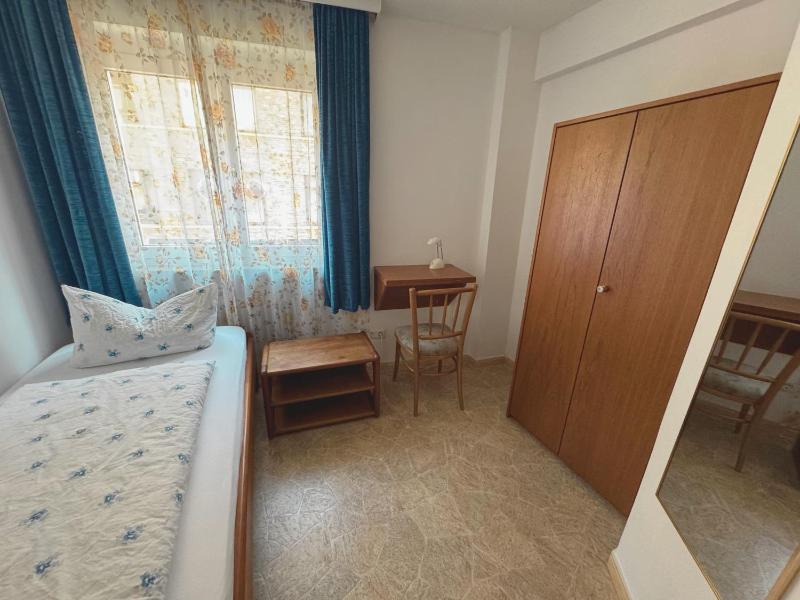Single Room image 4
