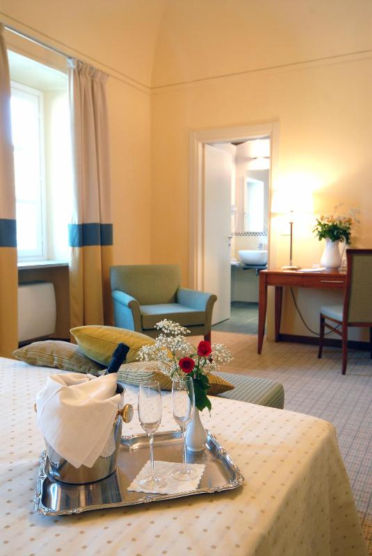 Classic Double Room image 2