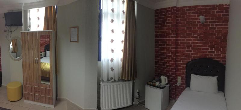 Standard Quadruple Room image 2