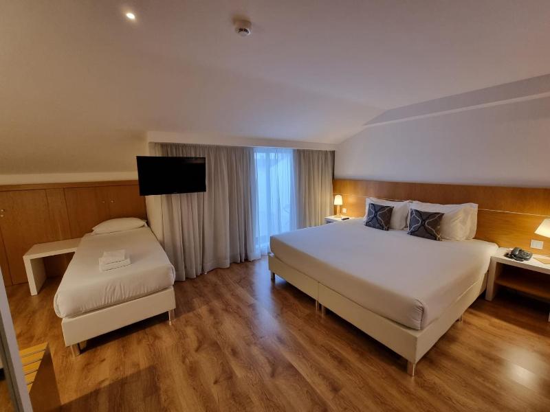 Junior Suite with Terrace image 2