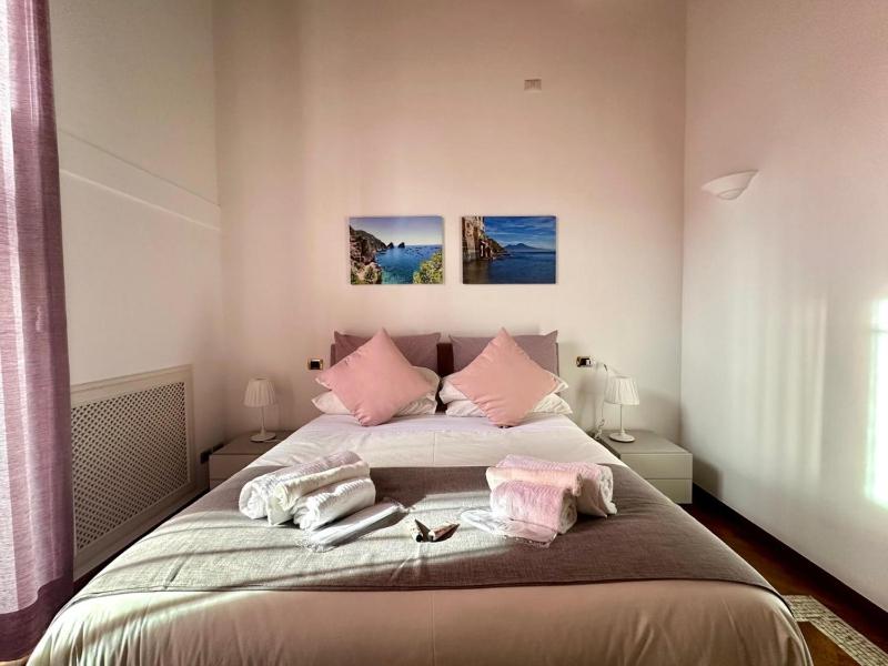 Pink Star Napoli Luxury Apartment - image 12