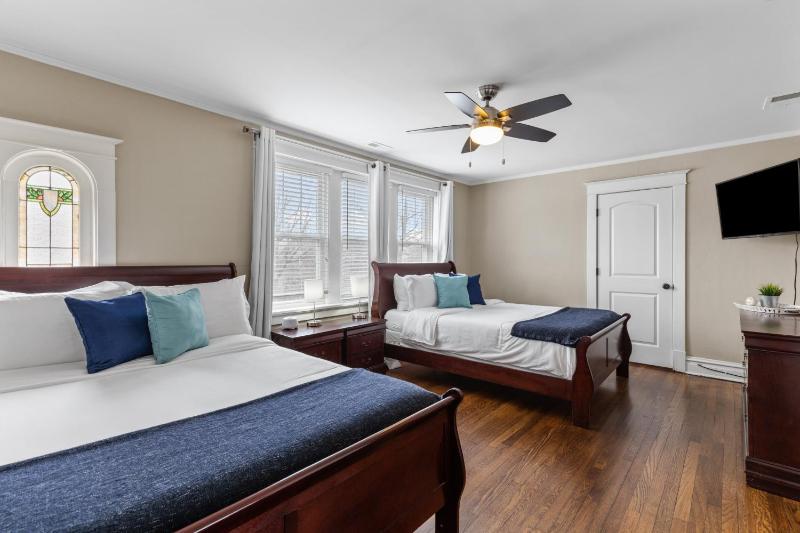 Forest Park Oasis by JZ Vacation Rentals - image 2