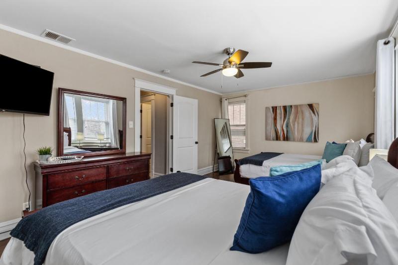 Forest Park Oasis by JZ Vacation Rentals - image 5