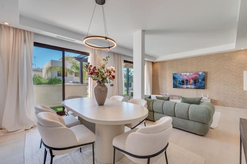 VACATION MARBELLA I The Sovereign Penthouse New Furniture Gated Complex Large Communal Pool 24h Security 5min to Puerto Banus - image 9
