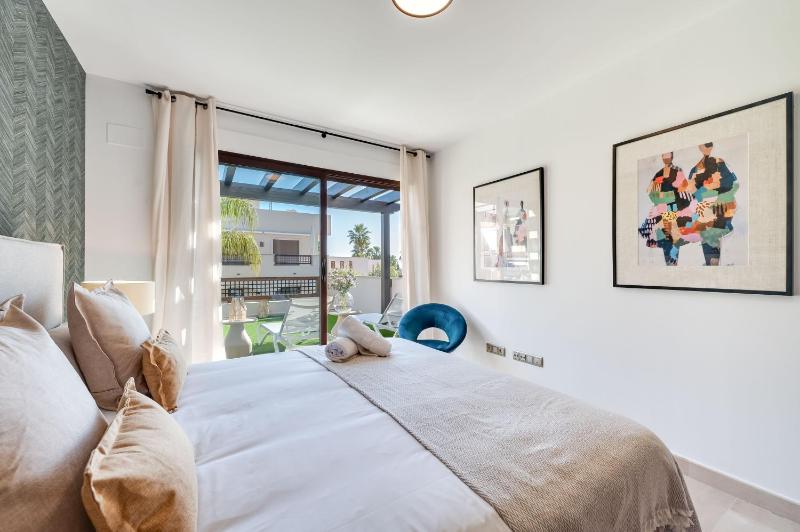 VACATION MARBELLA I The Sovereign Penthouse New Furniture Gated Complex Large Communal Pool 24h Security 5min to Puerto Banus - image 30
