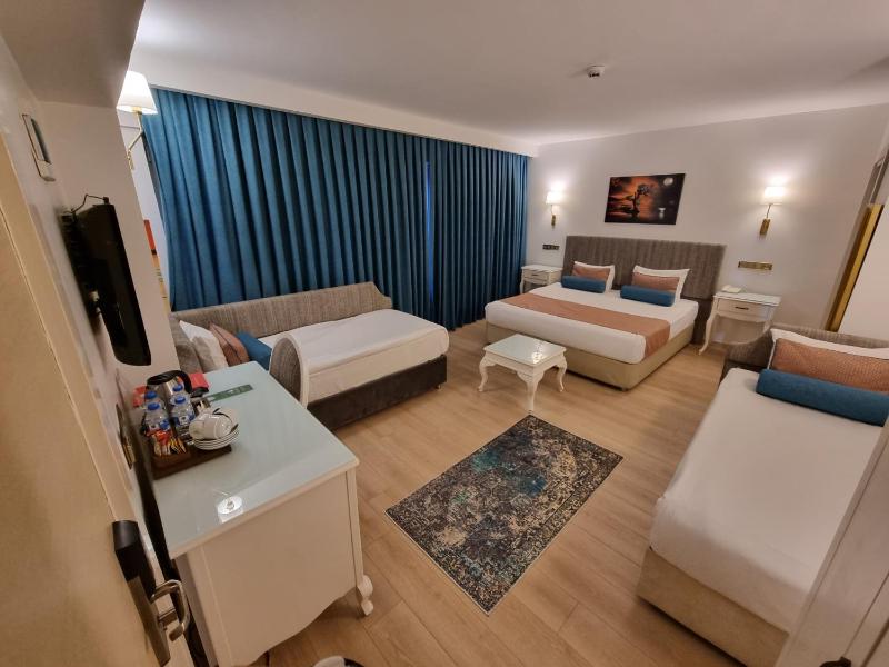 Taximtown Hotel - image 13