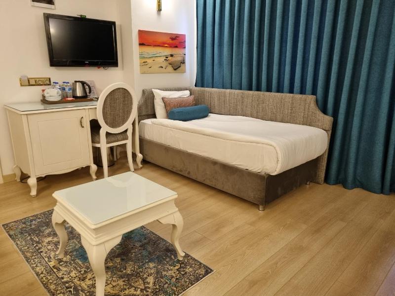 Taximtown Hotel - image 6