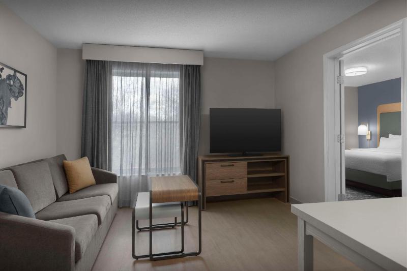 King Suite with Tub - Mobility Accessible image 4