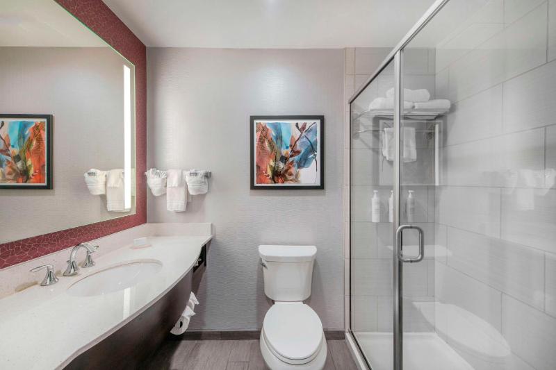 King Room image 4