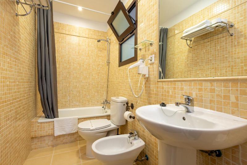 One-Bedroom Superior Apartment image 2