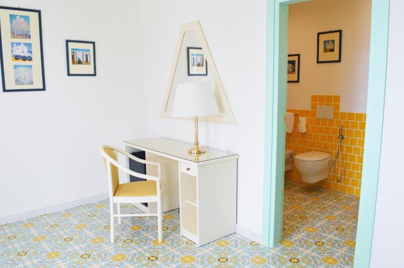 Superior Double or Twin Room with Sea View image 4