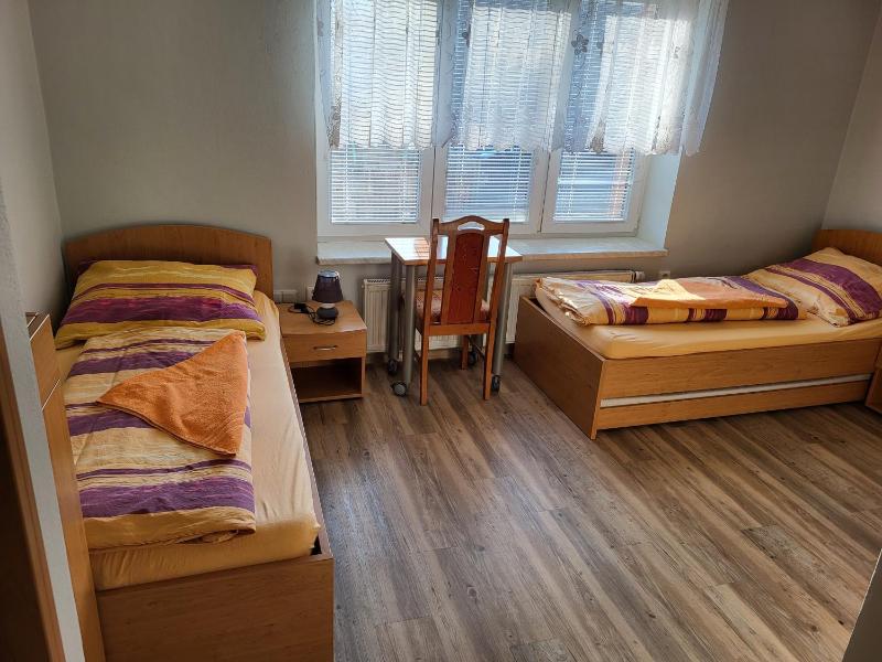 Twin Room image 3