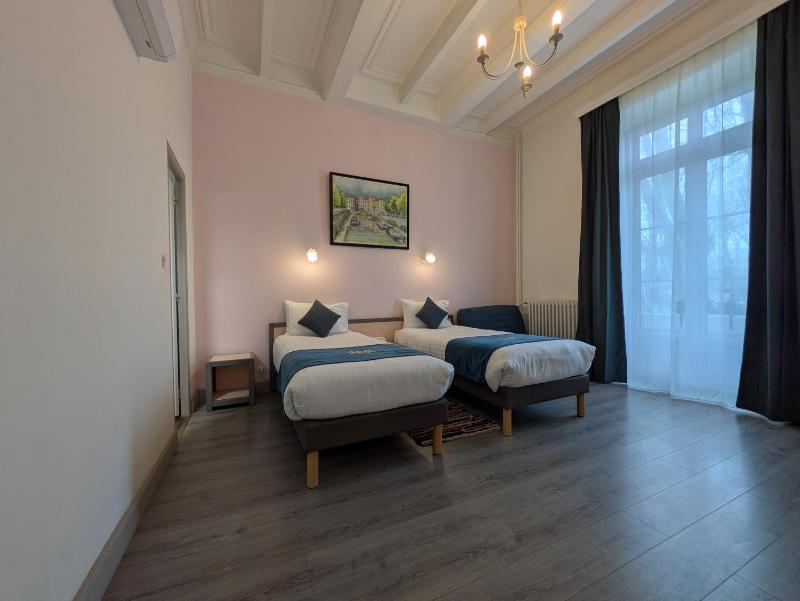 Superior Twin Room image 1