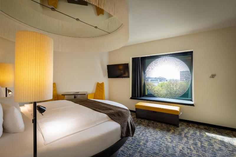 Deluxe Double Room image 3