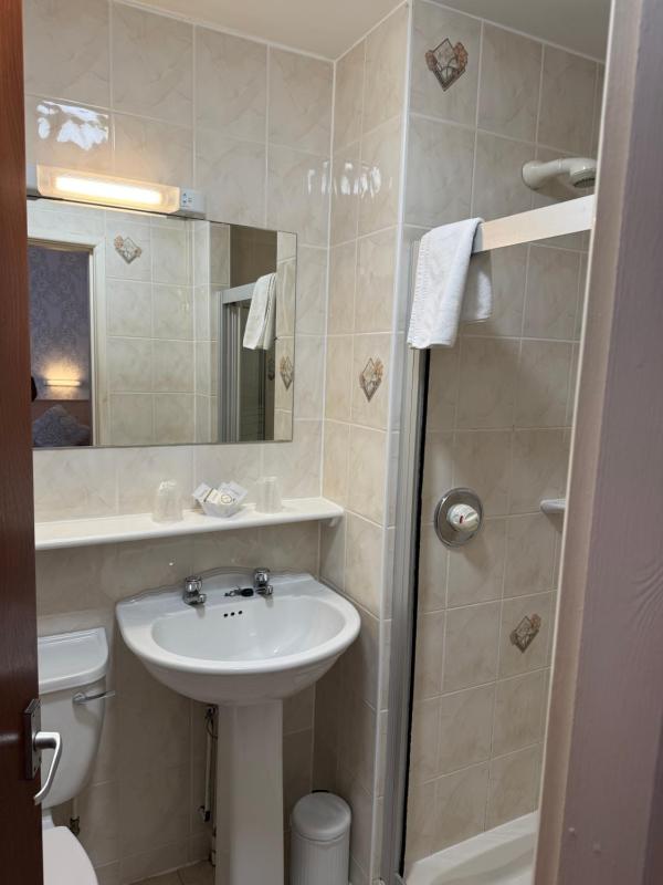 Adelaide House Hotel - Opposite Winter Gardens Town Centre - image 27