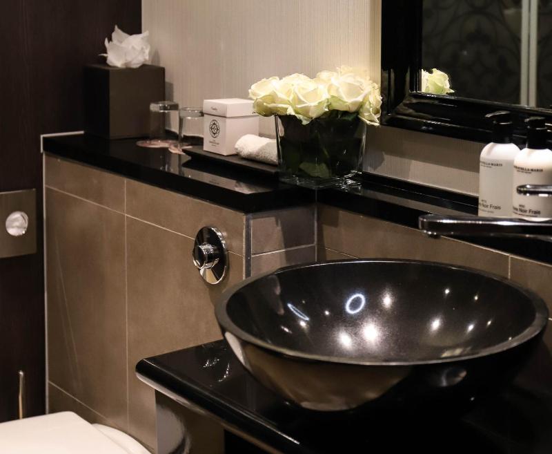 Deluxe Double Room image 4