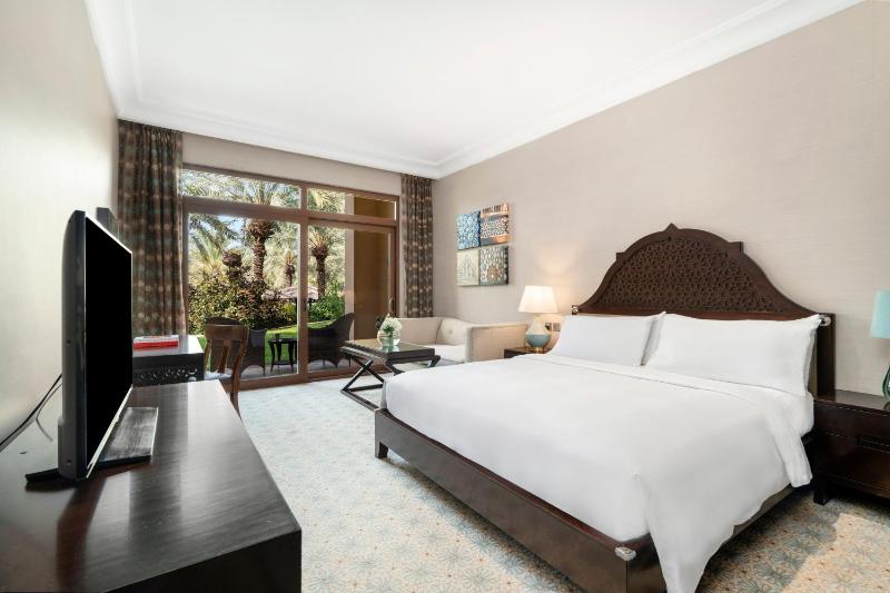 Deluxe Room image 1
