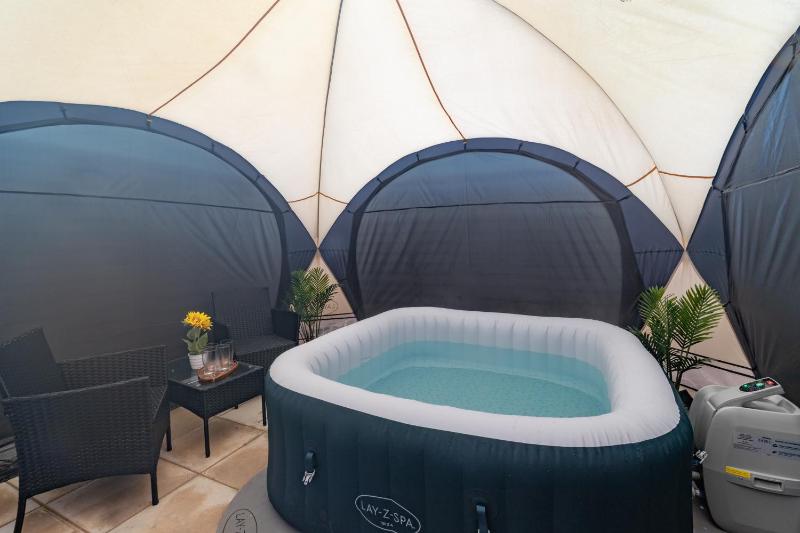 Open Mind Property - HotTub7 Beds & Free Parking - image 44