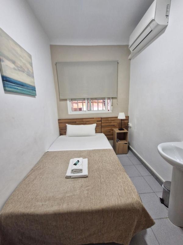 Single Room with Shared Bathroom image 1