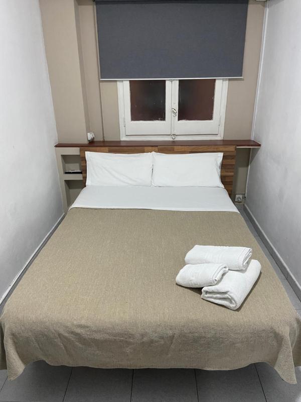 Double Room with Shared Bathroom image 3