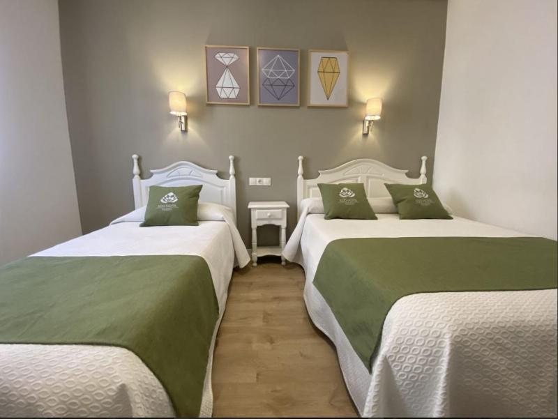 Triple Room with Private Bathroom image 1