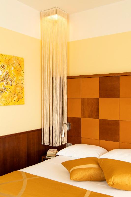 Classic Double Room image 3