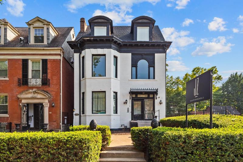 4700 West End Whimsy - image 3