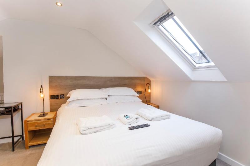 No2 - Apartment - Split Level image 4