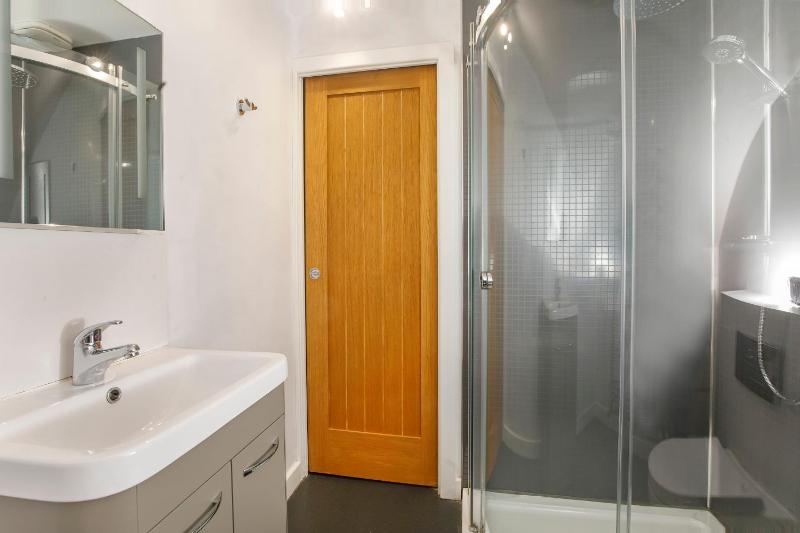 No2 - Apartment - Split Level image 2