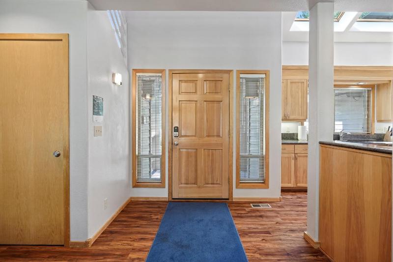 1 Colonial - image 8