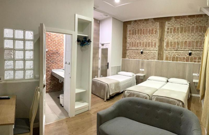 Hostal Madrid - image 5