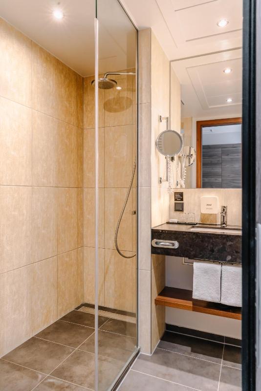 Twin Medium Room image 2