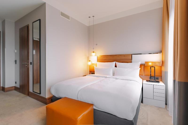 Queen Medium Room image 1