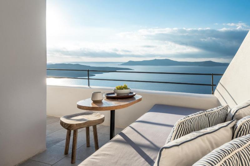 Junior Suite with Caldera View image 1