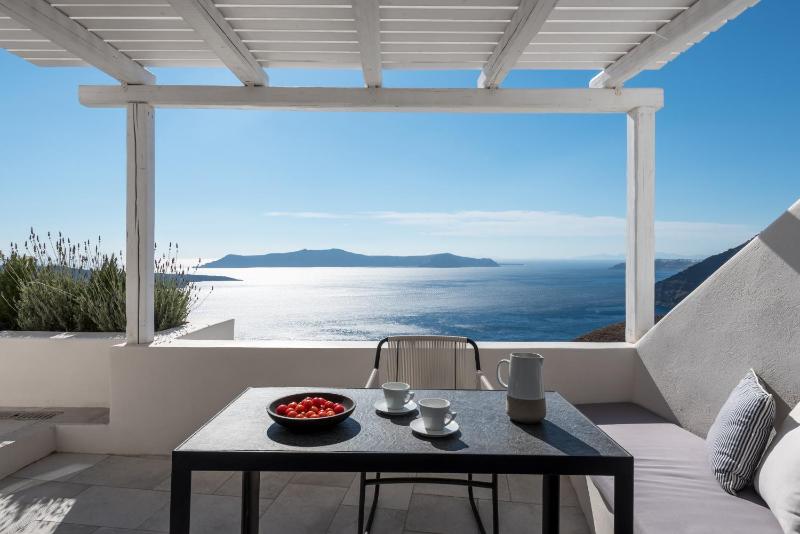 Senior Suite with Caldera View image 1