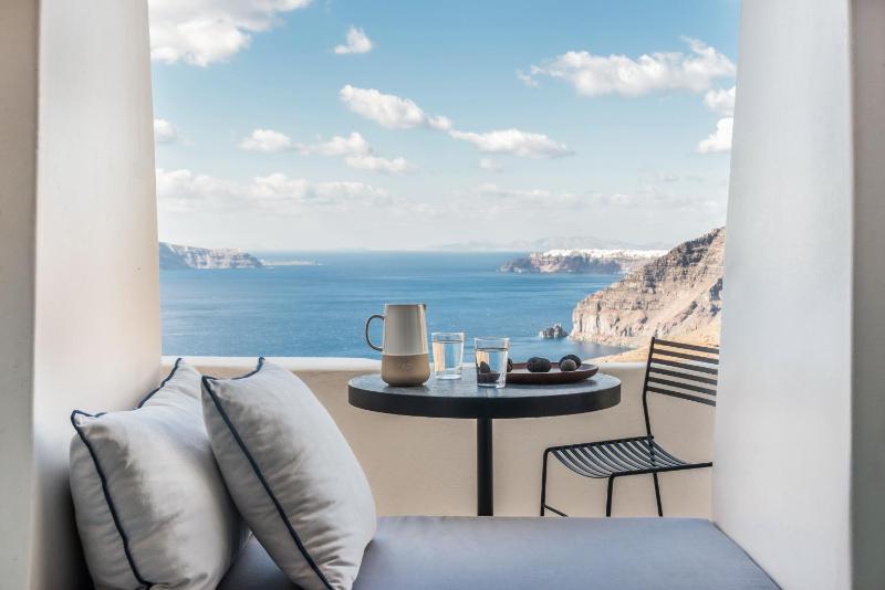 The Cave Suite with Hot Tub and Caldera View image 1