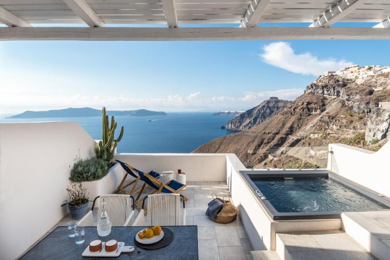 Deluxe Suite with Hot Tub and Caldera View image 4
