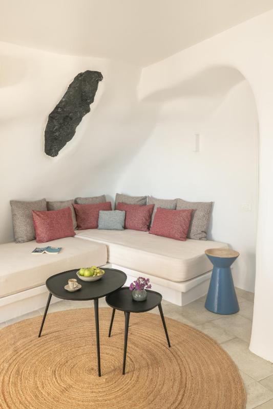 The Porto Fira Suite with Hot Tub and Caldera View image 2
