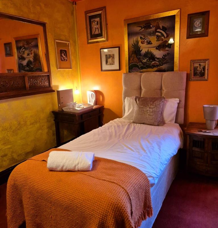 Single Room with Private Bathroom image 3