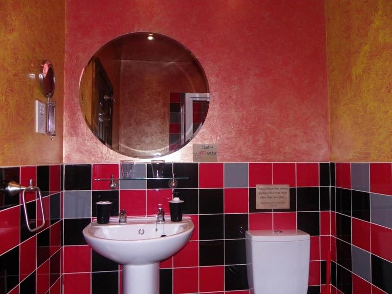Twin Room with Private Bathroom image 1