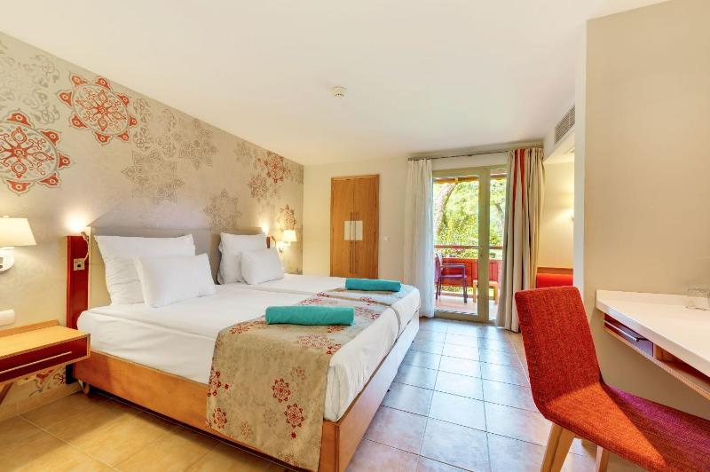 Standard Double Room image 3