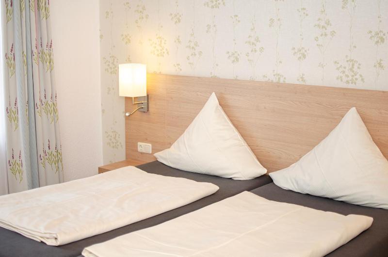Double Room image 3