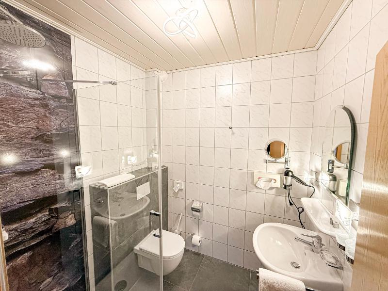 Double Room image 4