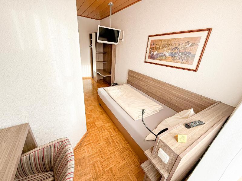 Single Room image 3