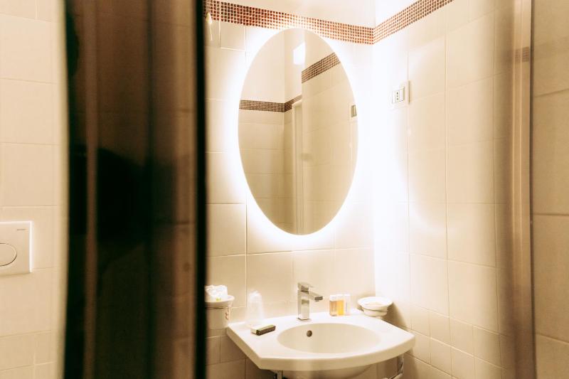 Standard Double Room image 2